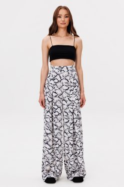 Брюки широкие с защипами