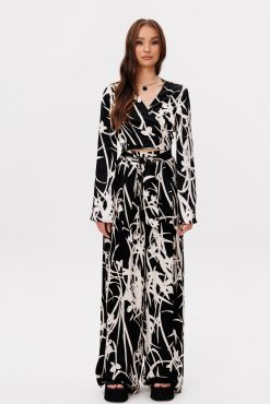 Брюки широкие с защипами