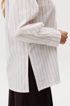 Alternative view of Рубашка с разрезами на рукавах